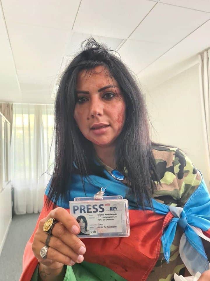 Belçikada azərbaycanlı jurnalistə ermənilər hücum etdi - FOTO